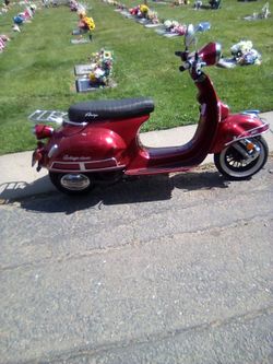 2022 moped amigo clean title in hand serious buyers only  1800 or obo