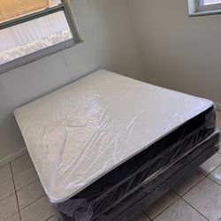NEW FULL. SIZE SETMATTRESS AND BOX SPRIN.G-2pcs