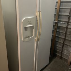 Refrigerator Works Great Ice And Water Work . We Sell All The Time. Delivery Extra 