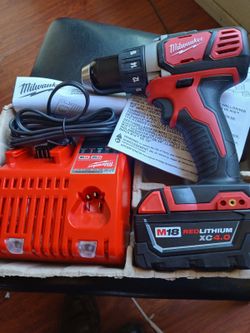 18v Milwaukee drill 1/2 and battery 4 Ah and charger