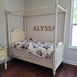 Hardwood Frame Twin Size Canopy Bed