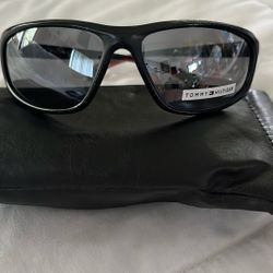 NEW TOMMY HILFIGER  WRAP AROUND SUNGLASSES 