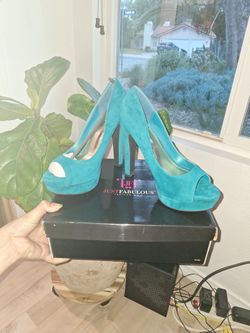 Fabulous Teal Platform Shoes! Size 8.5. Platform Heel 5.5 Inches,with 1.5 Inch Platform Front 