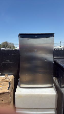 Mini refrigerator