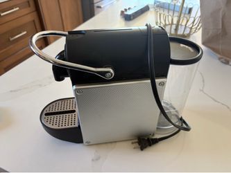 Pixie Nespresso  Machine + 17 Coffee Pods