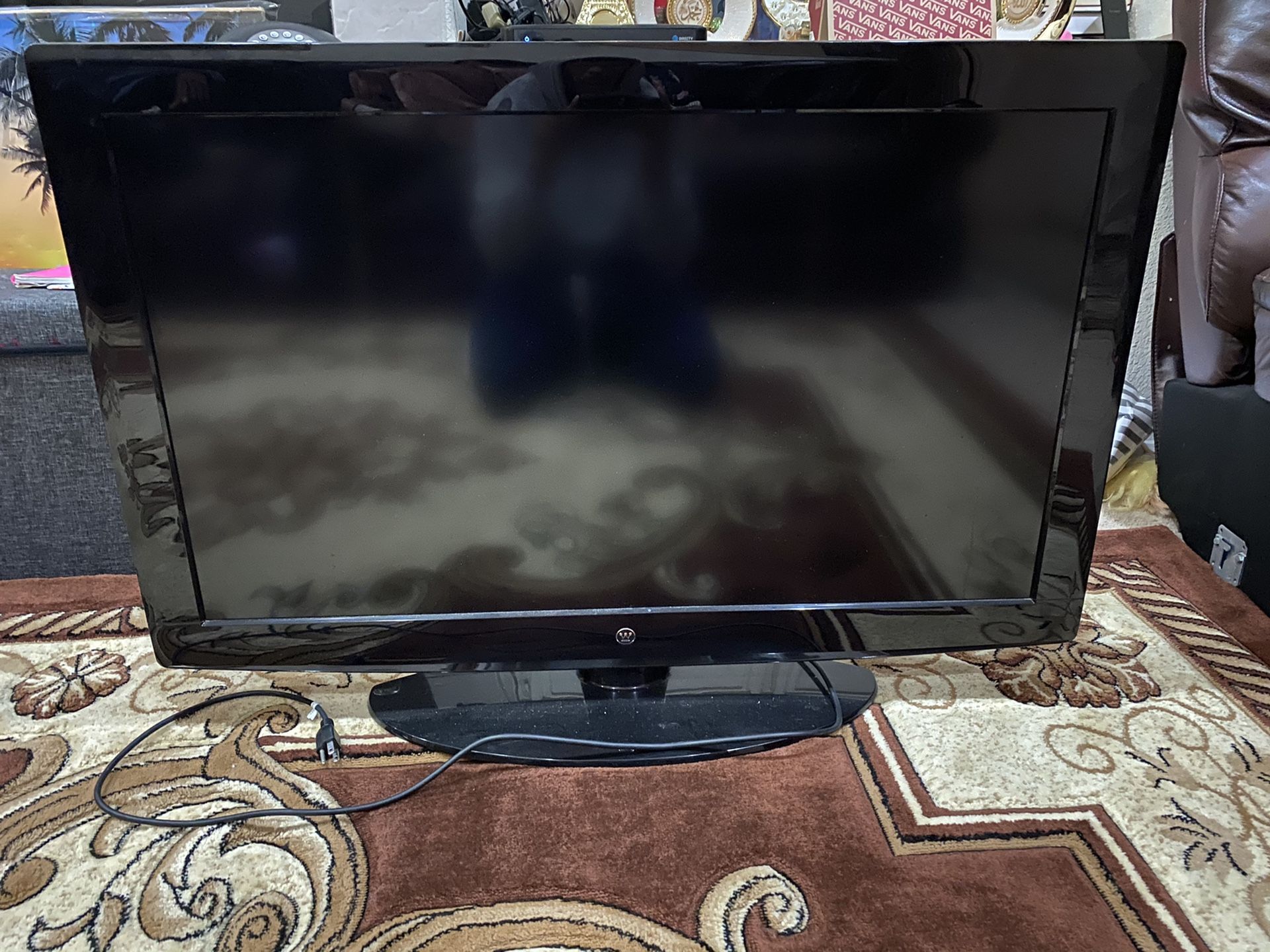 40 inch Widescreen TV w/remote