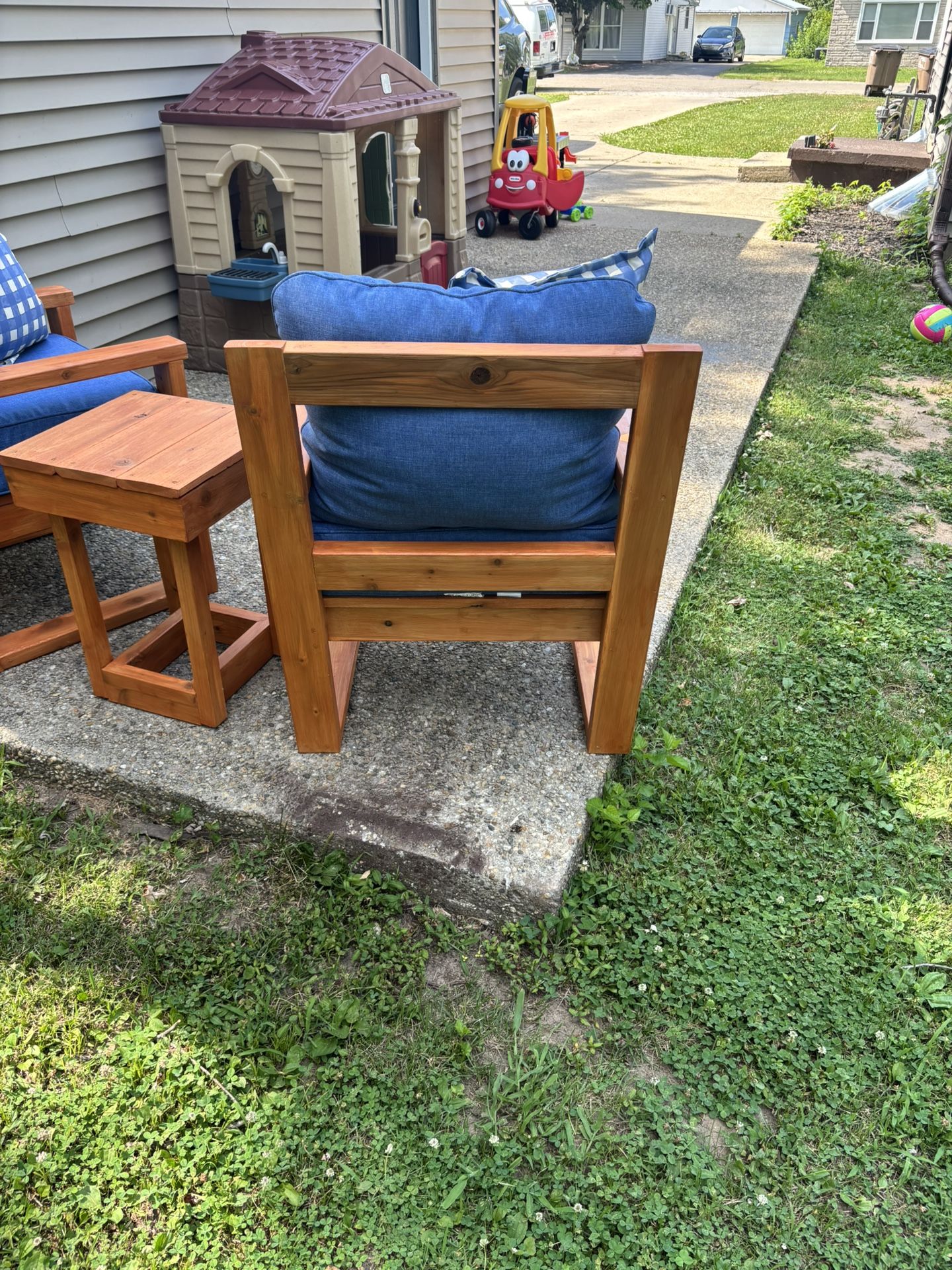 Outdoor Cedar Chairs And Table