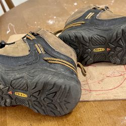 Kid Size Keen Hiking Boots Size 13