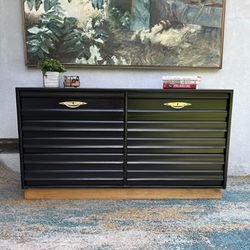 Mid Century Modern Dresser / Sideboard 
