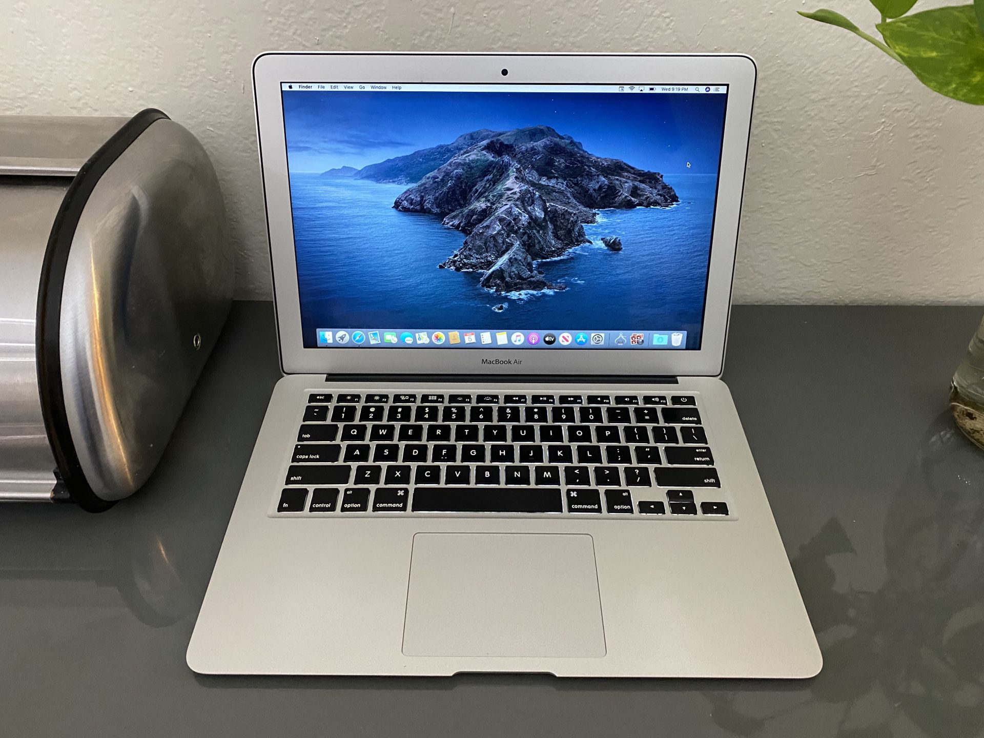Apple MacBook Air 13" Laptop MD760LL/A (Mid 2013) 1.3GHz i5 4GB 128SSD