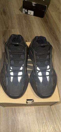 Adidas Yeezy 700 V3 Black Sneakers YOUTH 5.5