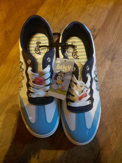 New sz 10  Bluet Tennis Shoes
