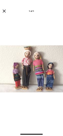 Lot of 4 Vintage Peruvian Dolls in Colorful Clothing on Wooden Bases Beautiful