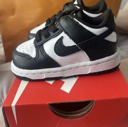 Nike Panda Dunks 