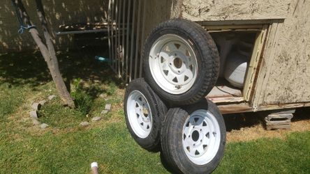 2 llantas para trails 4/80/12 5 ollos$70 1 llanta con rin para traila 4 ollos4/80/12 $ 20