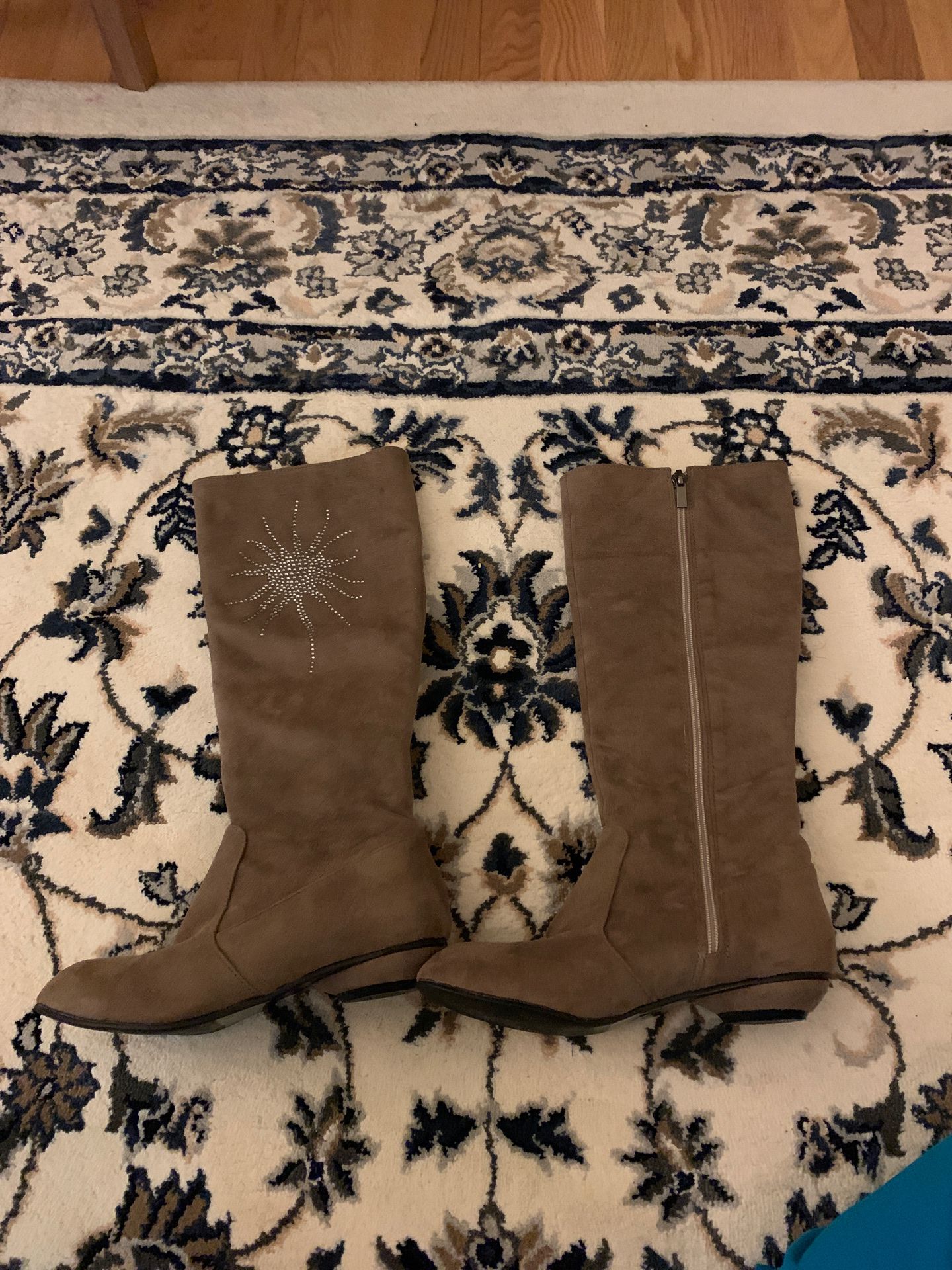 Suade women’s boots size 6 and half