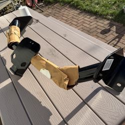 Curt trailer hitch black.