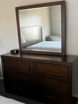 5 piece Queen Bedroom set