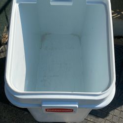 Rubbermaid $30