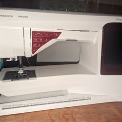 Husqvarna Viking Ruby Deluxe Embroidery 