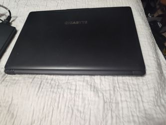 Gigabyte p37 i7-4720HQ (2.6GHz-3.6GHz) ,16 gb ram ,1 tb hard drive windows 11 pro