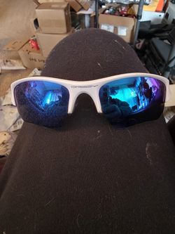 Oakley Sunglasses, 2 Lenses, Cleaning Kit, And 1hard Case