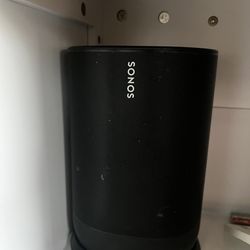 Sonos Move 1 w/ charging base.