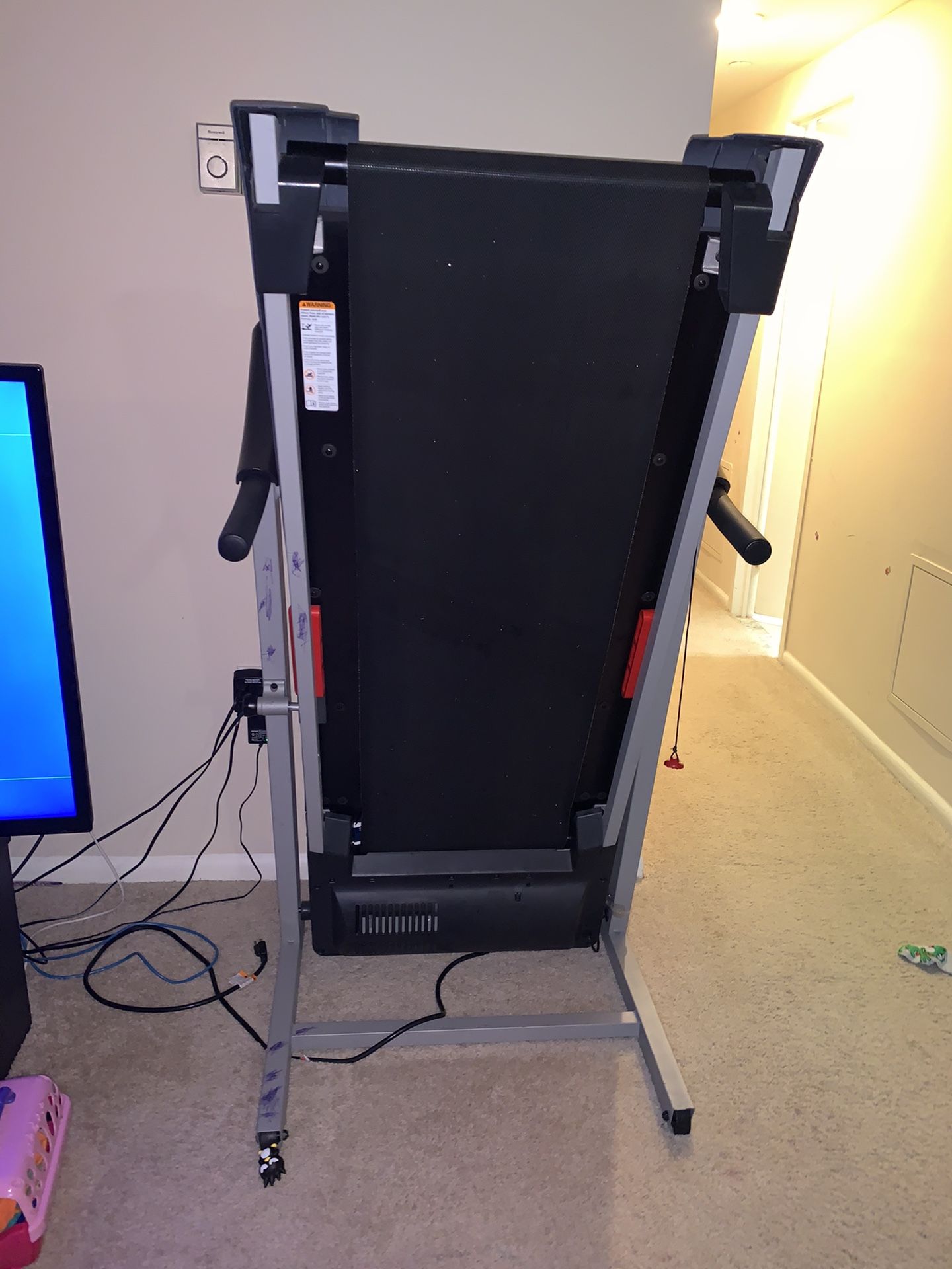 Treadmill for sale! Moving and must go tomorrow!