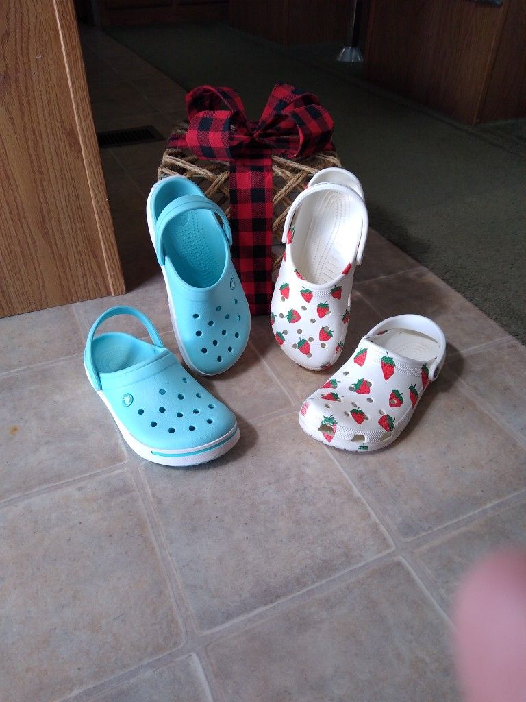 Women's CROCS size 10 Bundle 