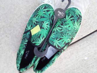 Rue21 men's canvas slip-on shoes