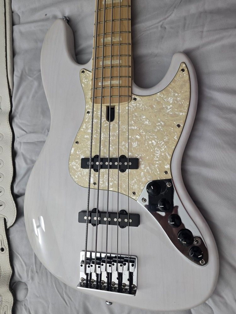 Used Sire Marcus Miller V7 5 Strings. $500