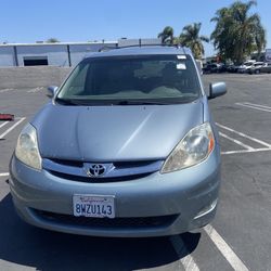 2010 Toyota Sienna XLE