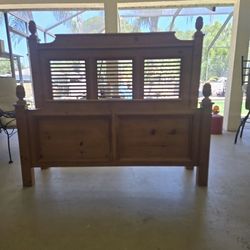 QUEEN BEDROOM SET -  Solid Wood with dresser & Mirror 