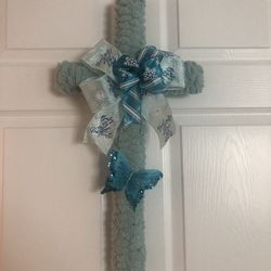 BEAUTIFUL YARN CHRISTMAS/WINTER BLUE CHRISTIAN CROSS DOOR OR WALL HANGING