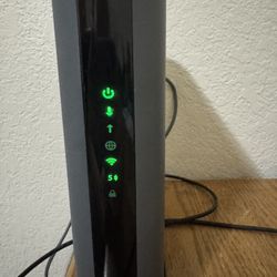 Motorola MG7700 Modem with AC1900 Dual Band 1000 Mbps Wi-Fi Gigabit Router with Power Boost