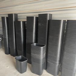 Plastic Trash Cans 28 Qt