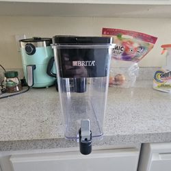 Brita UltraMax Water Filter Dispenser – Like New