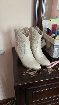 Boots size 5.5