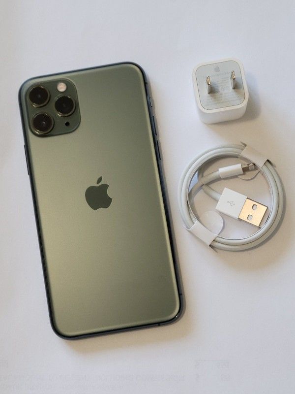 iPhone 11 Pro Max  , Factory Unlocked,  Excellent Condition Like New 