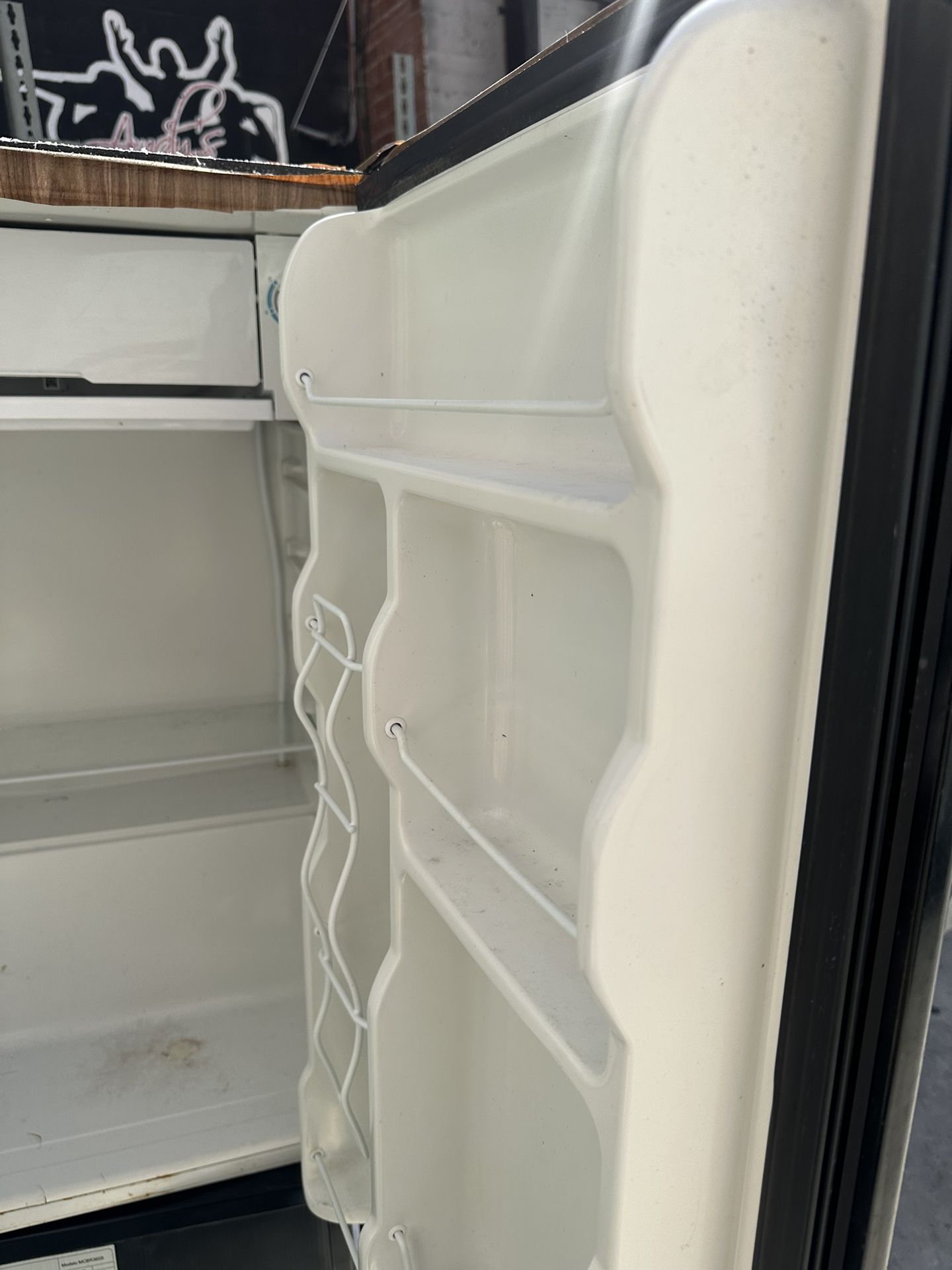Magic Chef :  Refrigerator & Freezer ( Wilmington CA 90744