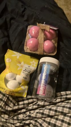 Women’s bath bombs