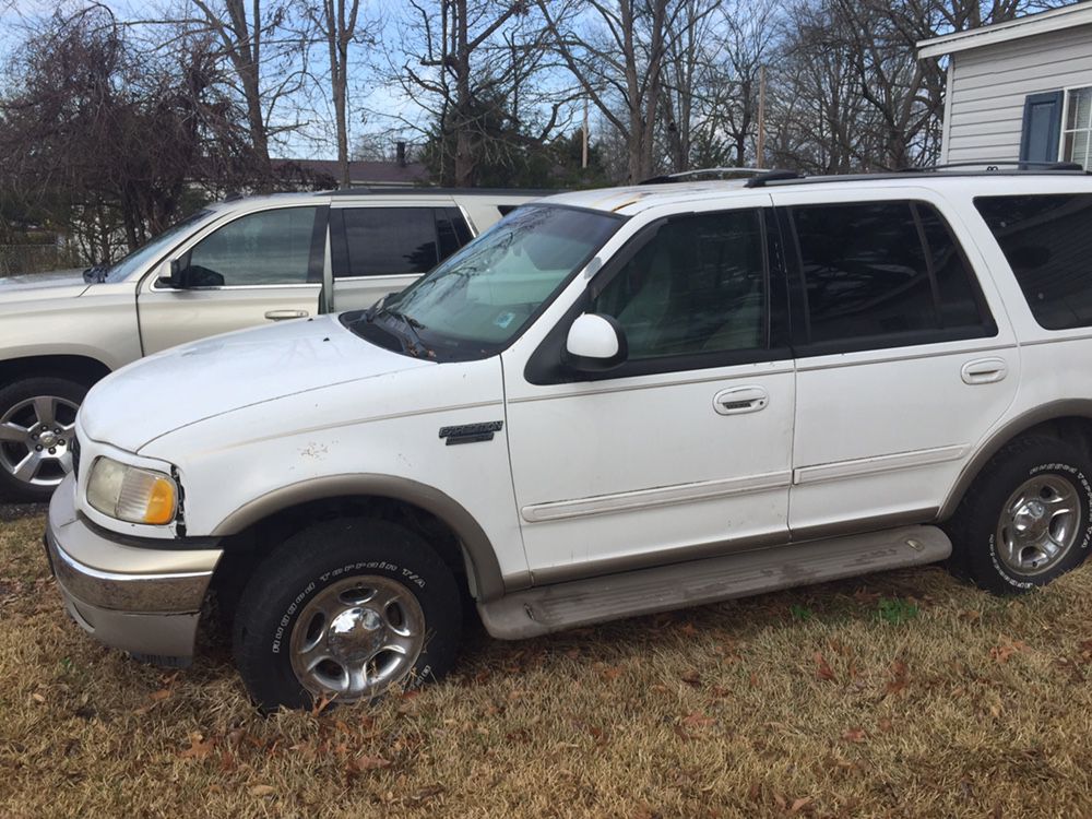 2000 Ford Expedition  Used Not Running  For Parts. Will Have To Tow