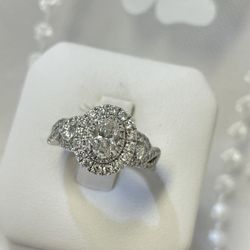 Oval Diamond Engagement Ring