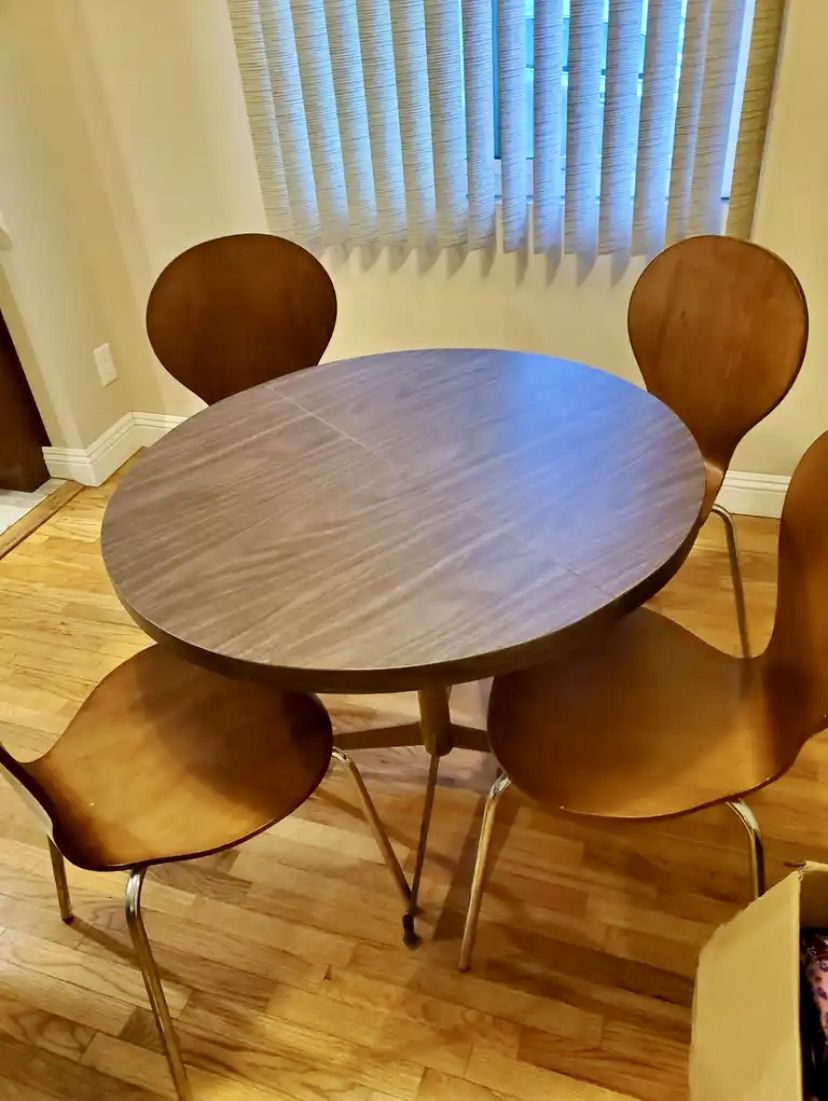 36” Round Dining Table and Four Chairs
