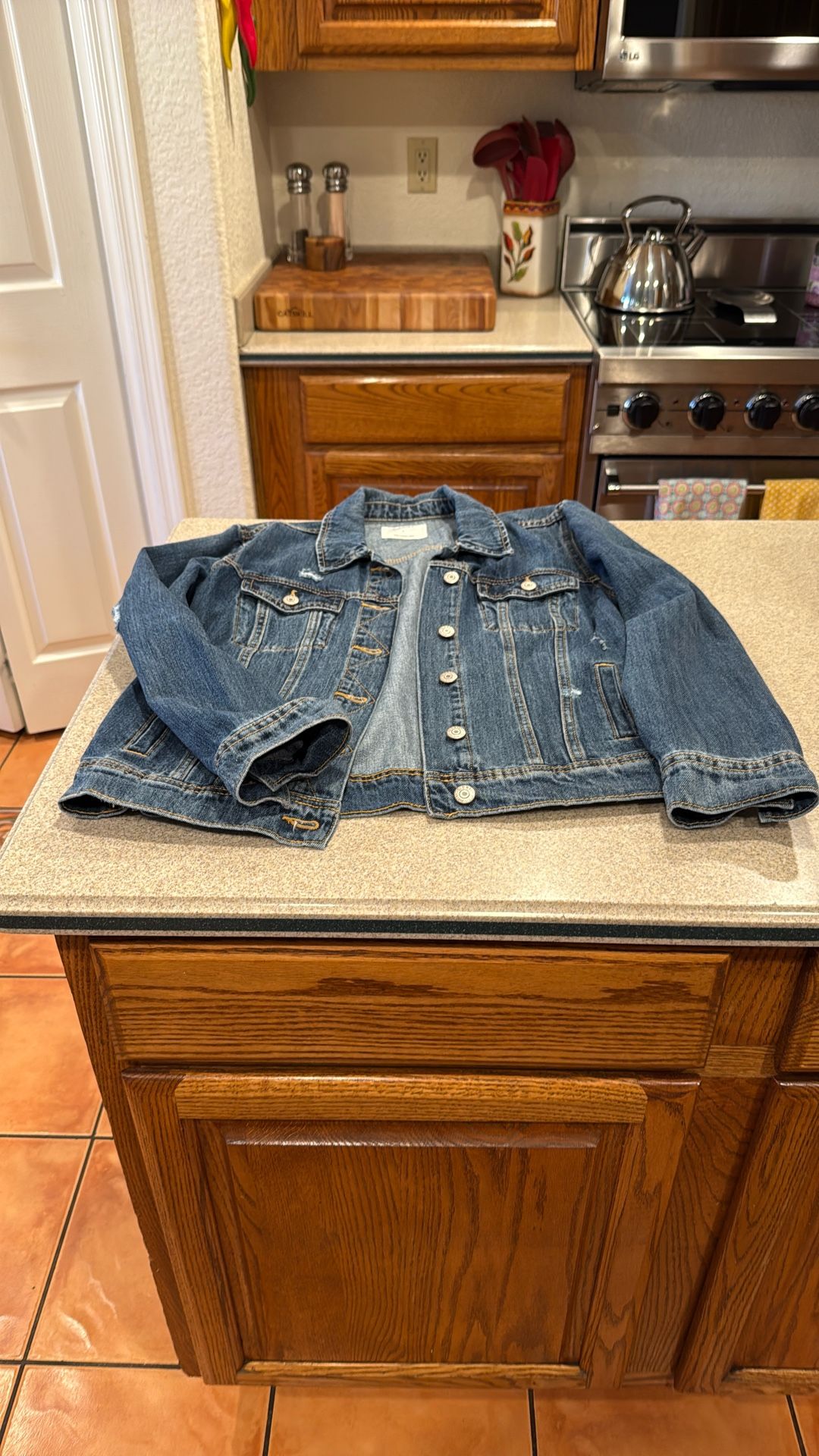Old Navy Denim Jacket Size Large 