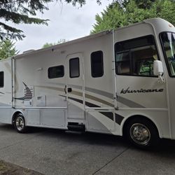 2005 Hurricane 30ft Class A With Slide In Excellent Shape Low Miles