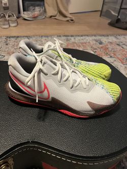 Men’s Nike Tennis Shoe Size 9