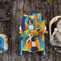 BABY ITEMS !!!! ( Bouncer, Carrier)