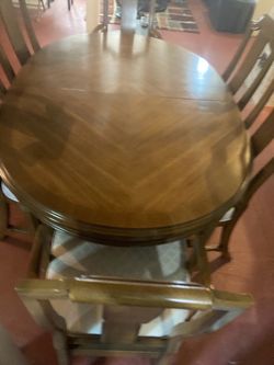 Dining table and 6 chair good condition