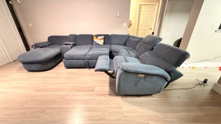 Large Modern Reclining Sectional Sofa with USB Ports- Great Condition! ⚡️⚡️